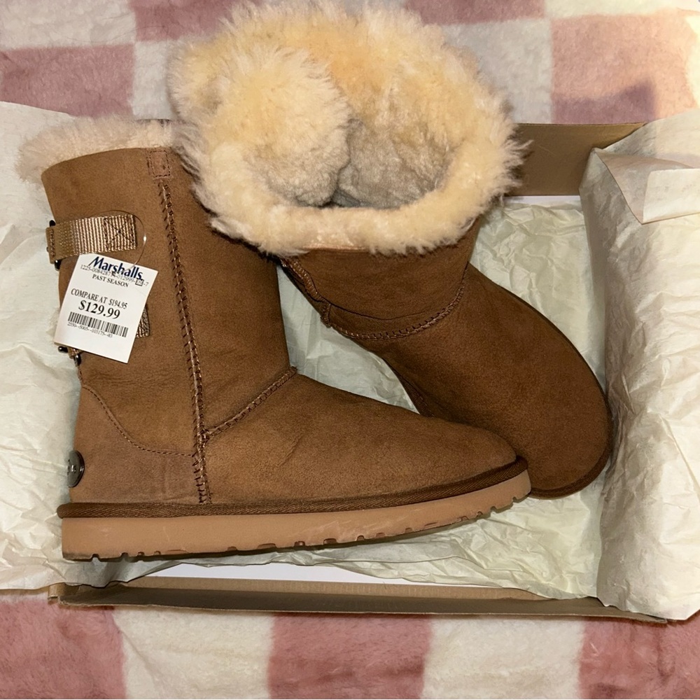 UGG Fairmont size 8